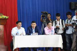 Người dân vây nhà máy thép xả thải ô nhiễm ở Đà Nẵng: Thành phố đừng hứa nữa