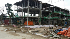 Cận cảnh dự án di dời hàng chục ngôi mộ để lấy đường vào