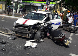 6 xe tông nhau liên hoàn, 5 người nhập viện