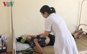 Hơn 200 người nghi bị ngộ độc sau khi ăn cưới ở Sơn La, cô dâu chú rể cũng nhập viện