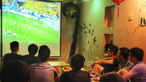 Ship đồ ăn đêm mùa World Cup kiếm bạc triệu mỗi ngày