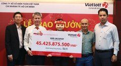 Đi dạo phố mua vé số chơi, bà nội trợ trúng ngay giải độc đắc Vietlott 45 tỷ đồng