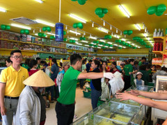 Bách hóa Xanh đang tái hiện khung cảnh khai trương ‘đông như hội’ của thegioididong.com cách đây 6 năm