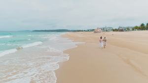 Ông chú 'soái ca' gây sốt với chuyến du lịch trong mơ dành cho vợ