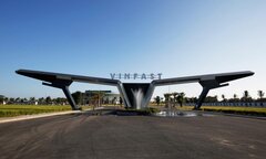 Reuters: 'Rất nhanh và nghiêm túc, nhà sản xuất ô tô nội địa đầu tiên của Việt Nam dốc sức cho một cuộc chơi lớn!'
