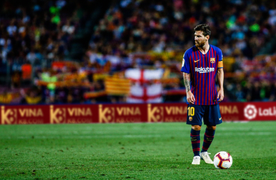Dàn mỹ nhân Việt hết mình cổ vũ Barcelona và Messi