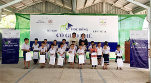 Học bổng Cô Giáo Nhế: 14 năm nâng bước em đến trường