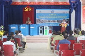 Tân Á Đại Thành trao tặng 21 bồn nước cho người dân vùng sạt lở tỉnh Hòa Bình