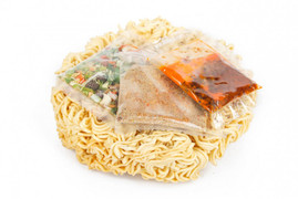 Gói gia vị: Thành phần không thể thiếu trong mì ăn liền?