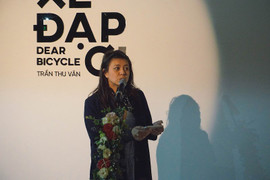 Thơ ca và hoài niệm với 'Xe Đạp Ơi' và 'Vòng Tròn/Thời Gian'