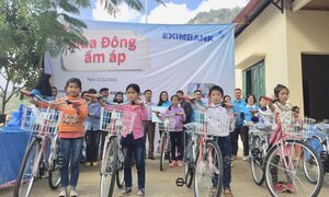 Eximbank tặng quà và bàn giao đường bê tông nông thôn tại Trung Hòa, tỉnh Bắc Kạn