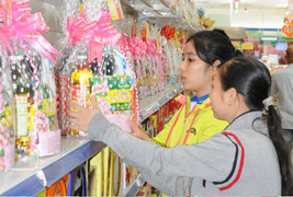 Vì sao giỏ quà tết Co.opmart siêu hút khách?