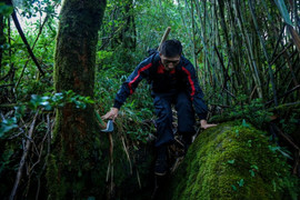Theo chân những 'gã điên' mở lại lối kéo cáp treo lên Fansipan
