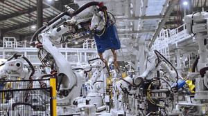 VinFast hoàn thành sản xuất thân vỏ xe Lux SUV đầu tiên