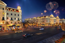 Ngỡ ngàng trước 'đại lộ Champ de Elysee' hoa lệ giữa Hạ Long