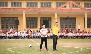 'Tiền vệ 3,9 tỷ đồng' Quang Hải khiến fan thích thú khi so tài cùng 11 cầu thủ nhí