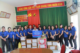 VinaPhone trao yêu thương nhận nụ cười