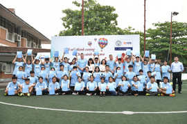 HLV Man City tham gia đào tạo 'Nhà lãnh đạo tương lai' cho các trẻ em làng SOS