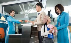Vietnam Airlines tặng vé máy bay cho trẻ em và học sinh giỏi