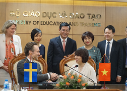 Thúc đẩy quan hệ hợp tác về đào tạo ngoại ngữ: Biên bản ghi nhớ được ký kết