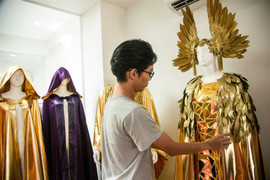 Trang phục cho show nghệ thuật Vũ Hội Ánh Dương được làm cầu kỳ ra sao?