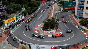 Đến thiên đường Monaco xem đua xe F1 và ngắm… bikini
