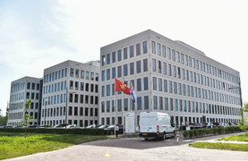 'Lạc lối' vào trung tâm R&D như vũ trụ thu nhỏ của Cô Gái Hà Lan