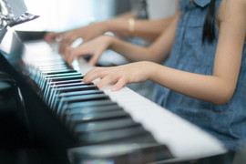 Hè rồi, đừng nhốt con trong nhà ba mẹ ơi!