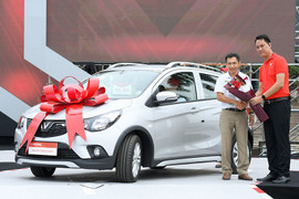VinFast Fadil đến tay khách hàng: Yêu từ lần 'chạm' đầu tiên