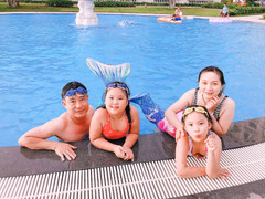 Hàng ngàn 'Kình ngư nhí' được trang bị kỹ năng chống đuối nước tại lớp học bơi 5 sao miễn phí của Vinpearl