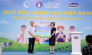 Quỹ sữa Vươn Cao Việt Nam và Vinamilk trao tặng 70.000 ly sữa cho trẻ em tỉnh Thái Nguyên