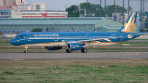Máy bay Vietnam Airlines hạ cánh khẩn cấp tại Đà Nẵng để cấp cứu hành khách nữ bị chảy máu ở ngực