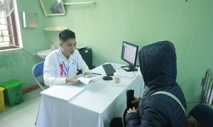 100% bệnh nhân điều trị ARV có hoàn cảnh khó khăn được hỗ trợ thẻ BHYT