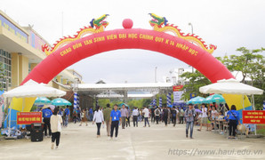 Tưng bừng ngày hội chào đón tân sinh viên Đại học Công nghiệp Hà Nội