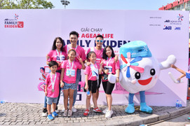 Hồng Đăng, Mạnh Trường cùng gia đình tham gia Giải chạy Family Ekiden tại hồ Hoàn Kiếm