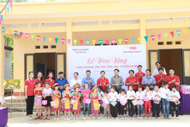 TNG Holdings Vietnam tiếp sức 'Cùng em đến trường'