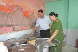 Chưa phát hiện vi phạm khi kiểm tra chất lượng bánh trung thu tại cơ sở kinh doanh quận Tây Hồ, Hà Nội