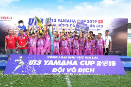 Hàng trăm khán giả đội mưa cổ vũ giải U13 Yamaha Cup tại Gia Lai
