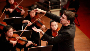 Nhạc trưởng Olivier Ochanine: 'Dàn nhạc Giao hưởng Mặt Trời sẽ mang tới một mùa diễn đẳng cấp và giàu cảm xúc'