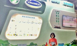 Người tiêu dùng Trung Quốc hồ hởi đón nhận sản phẩm Vinamilk sau khi nghị định thư được thông qua