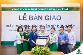 Vạn An Phát trao sổ đỏ dự án Golden Town I – Long Thành cho khách hàng