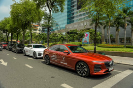Dàn xe VinFast Lux bất ngờ xuất hiện hoành tráng tại TP.HCM, Bình Dương