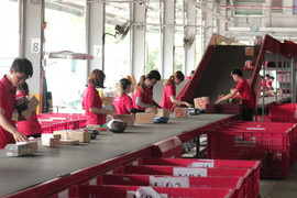 Hãy để J&T Express trao quà đến những người phụ nữ bạn yêu thương