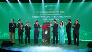 Khách sạn Holiday Inn and Suites đầu tiên tại Việt Nam đạt chứng nhận khách sạn 5 sao