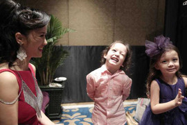 Không thể rời mắt khỏi cặp song sinh đáng yêu của Hồng Nhung và chồng Tây