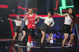 Giọng ải giọng ai tập 14: Hot boy bóng rổ điển trai hát hay khiến Trấn Thành 'ngất lịm'