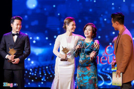 Lễ trao giải Cánh Diều 2016: Xấu hổ vì mất điện giữa chừng, thiếu cúp giải thưởng