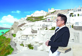 Đàm Vĩnh Hưng tung bộ ảnh tại Santorini khiến fan mê mệt