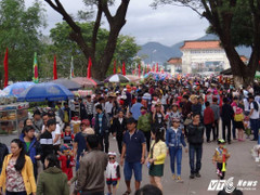 Hàng ngàn người đổ về lễ hội Đống Đa ở Bình Định