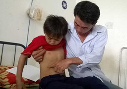 Lỡ ra tay đánh học sinh lớp 3 nhập viện, phụ huynh lên tiếng